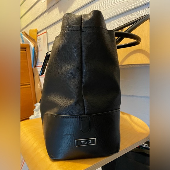 TUMI Black Tote Satchel Bag Double Handle Handbag w Key Lock - Picture 3 of 16